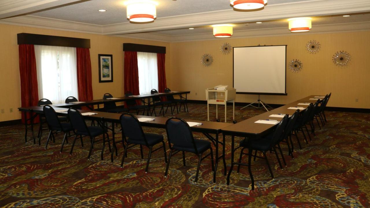 Holiday Inn Express Hotel & Suites Saginaw By Ihg Екстер'єр фото