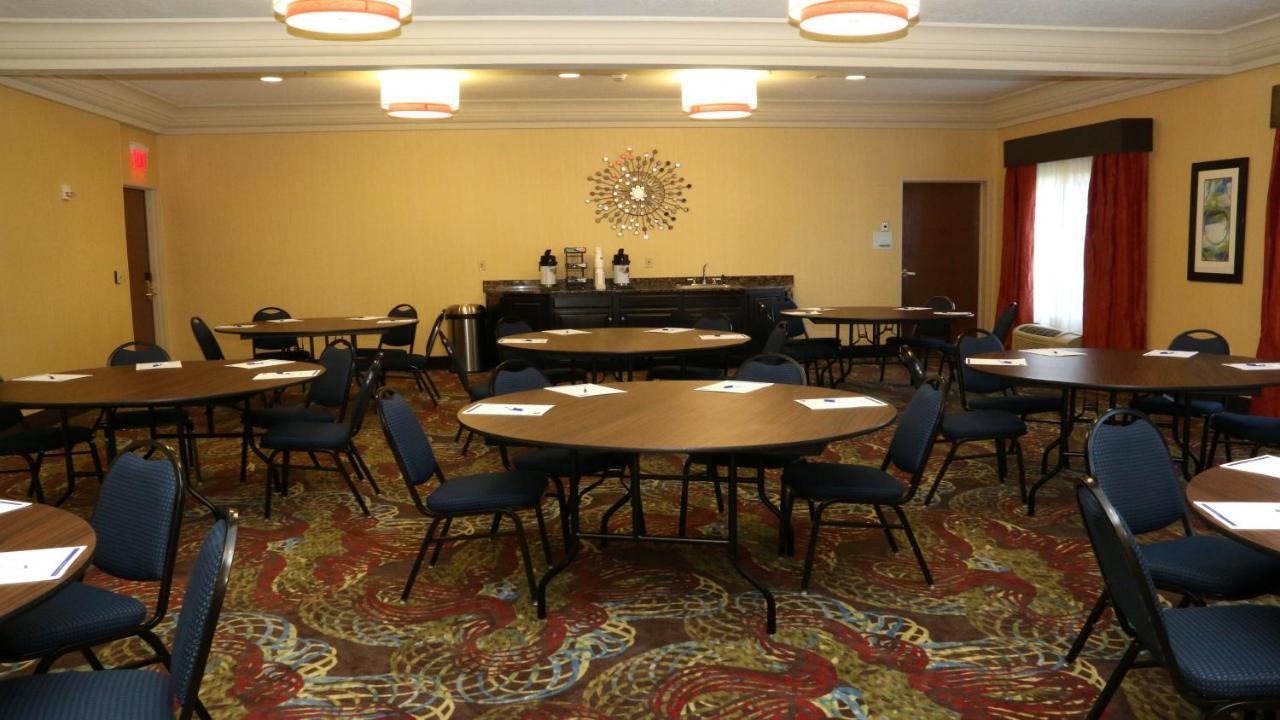 Holiday Inn Express Hotel & Suites Saginaw By Ihg Екстер'єр фото