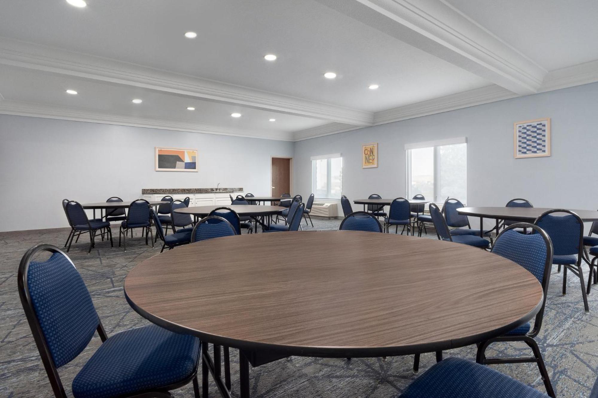 Holiday Inn Express Hotel & Suites Saginaw By Ihg Екстер'єр фото